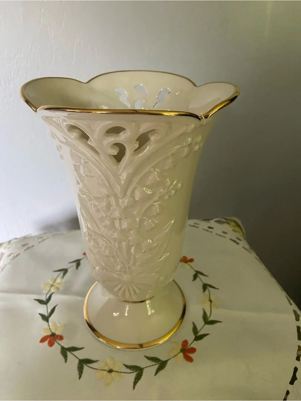 Lenox 8” limited edition 24K gold accent sweet lily of the valley 2004